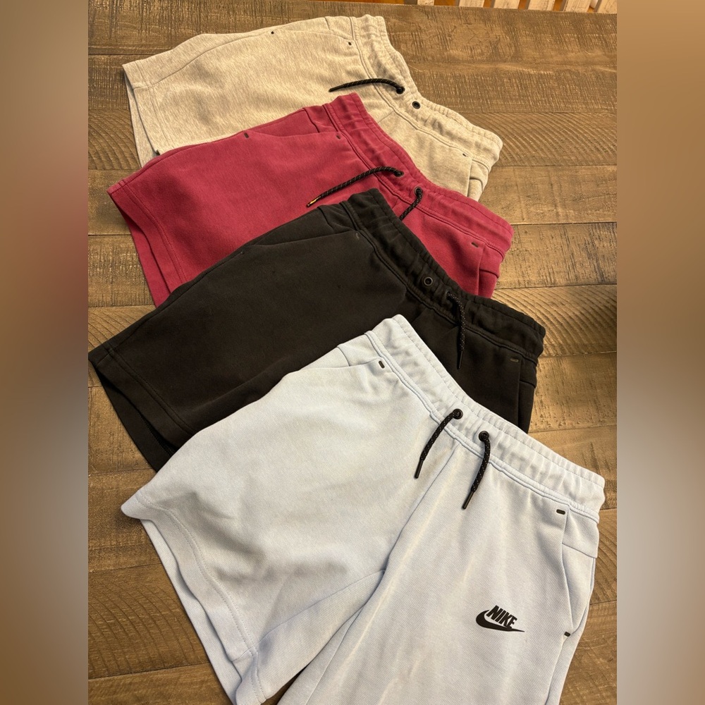 Kids Nike tech shorts (M)